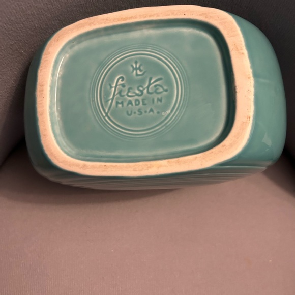 Large Turquoise Fiesta Ware Pitcher. 6 3/4” H x 8 1/2” W (Handle to Spout). - Picture 7 of 8